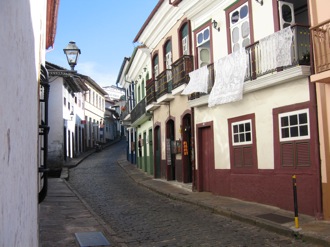 IMG_1642 Ouro Preto curved calle13.JPG